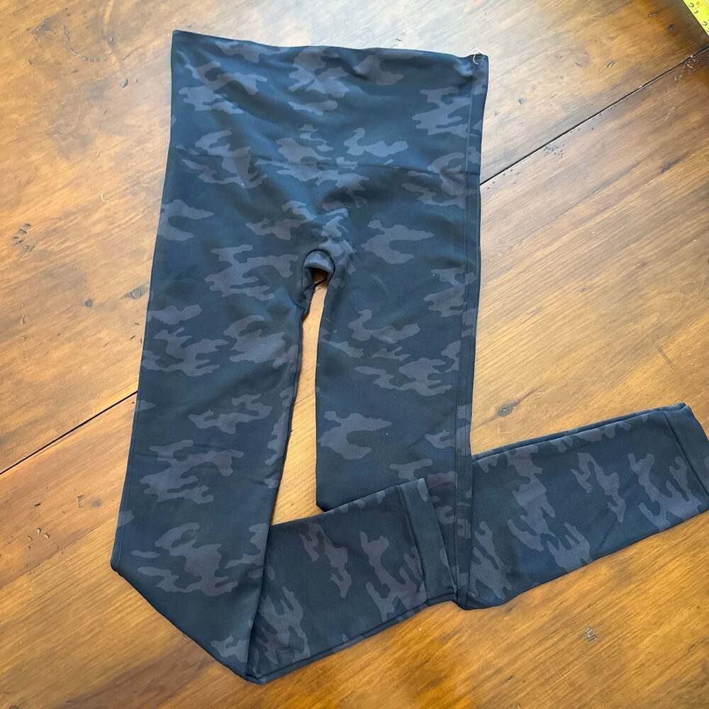 SPANX Look at Me Now High-Waisted Seamless Leggings in Black Camo